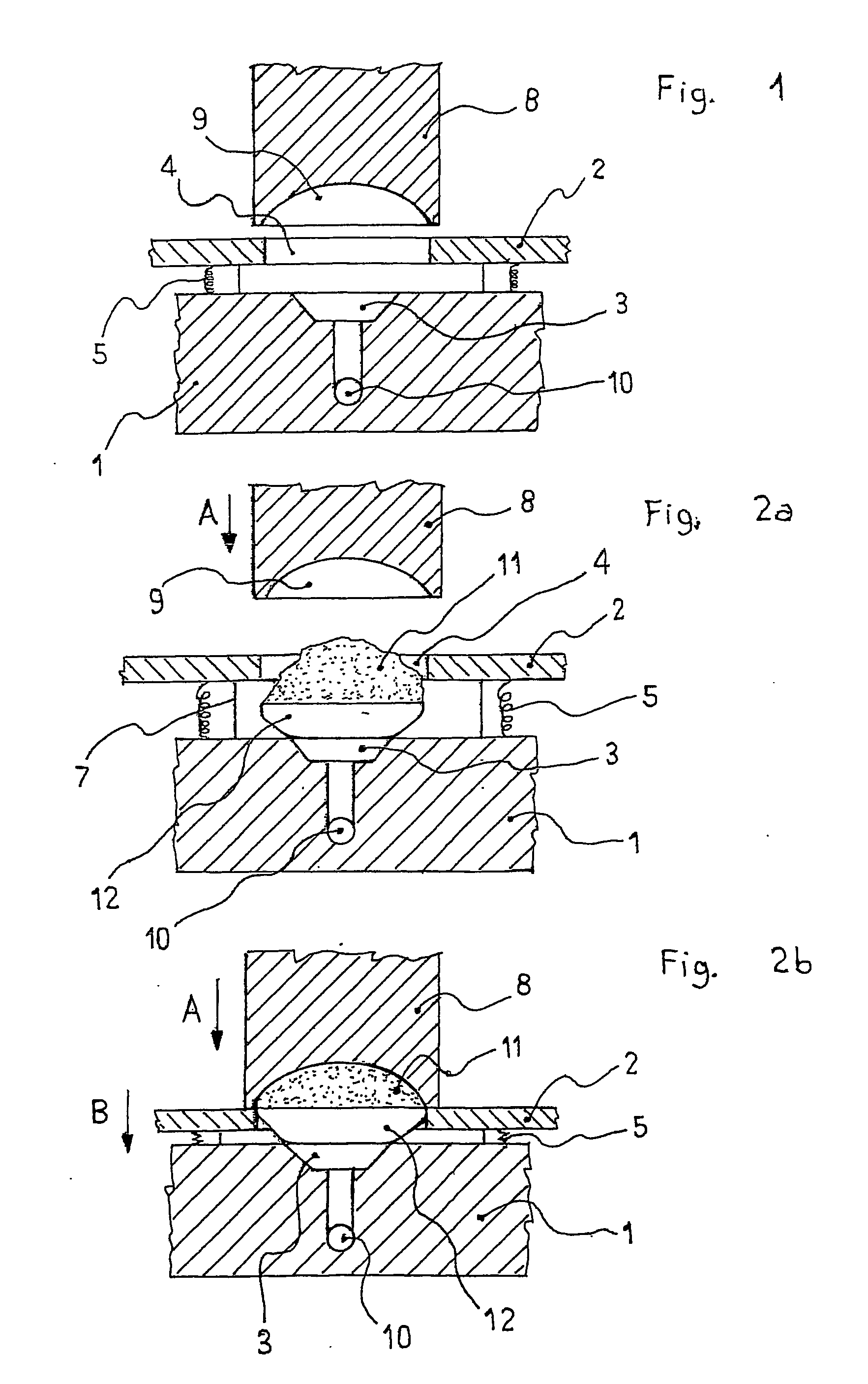 Method and apparatus for moulding cosmetic products