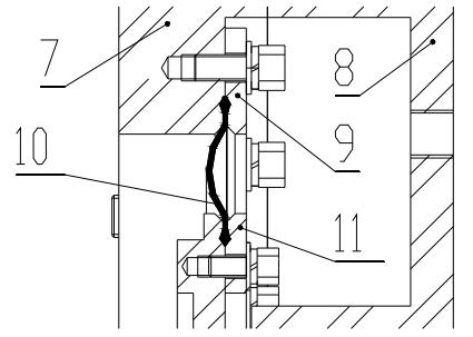 Push-type displacement feedback pneumatic deviation correction mechanism of vibrating platform used under centrifugal environment