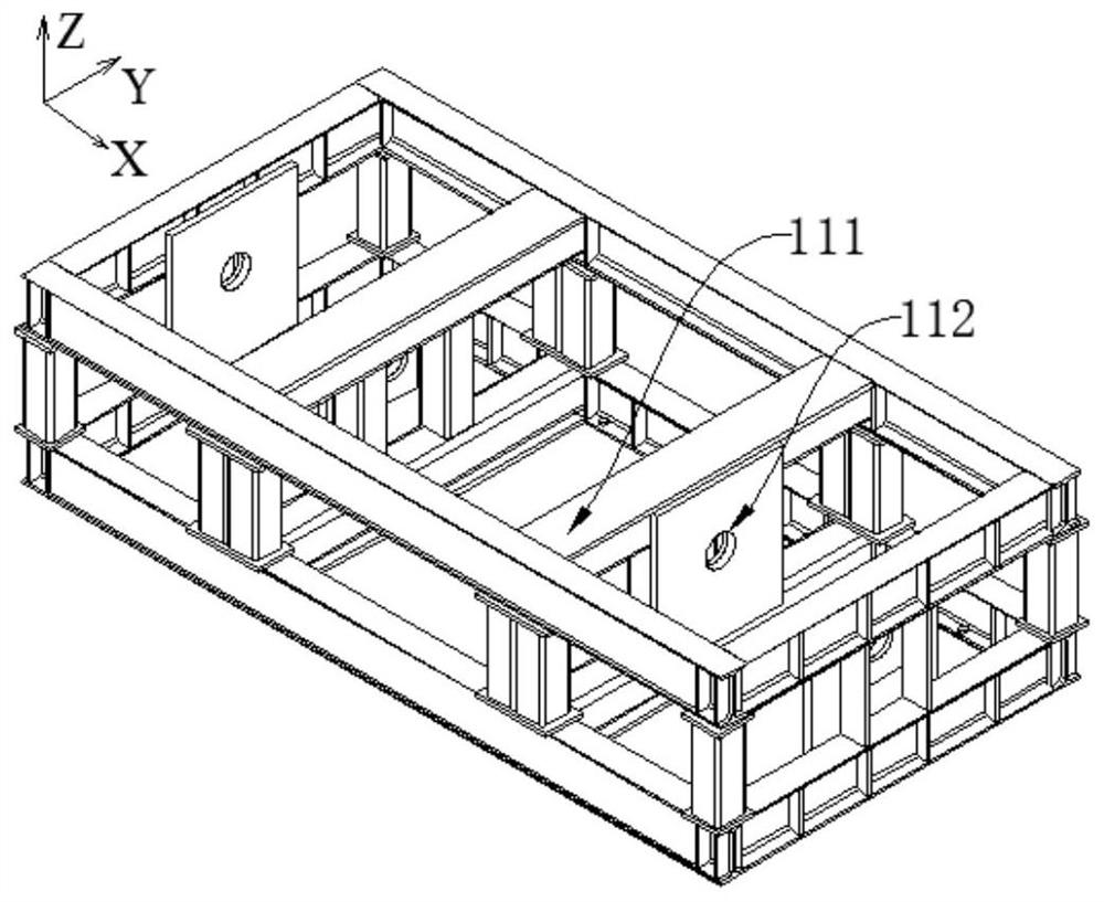 Telescopic transfer bracket device and beam transporting vehicle