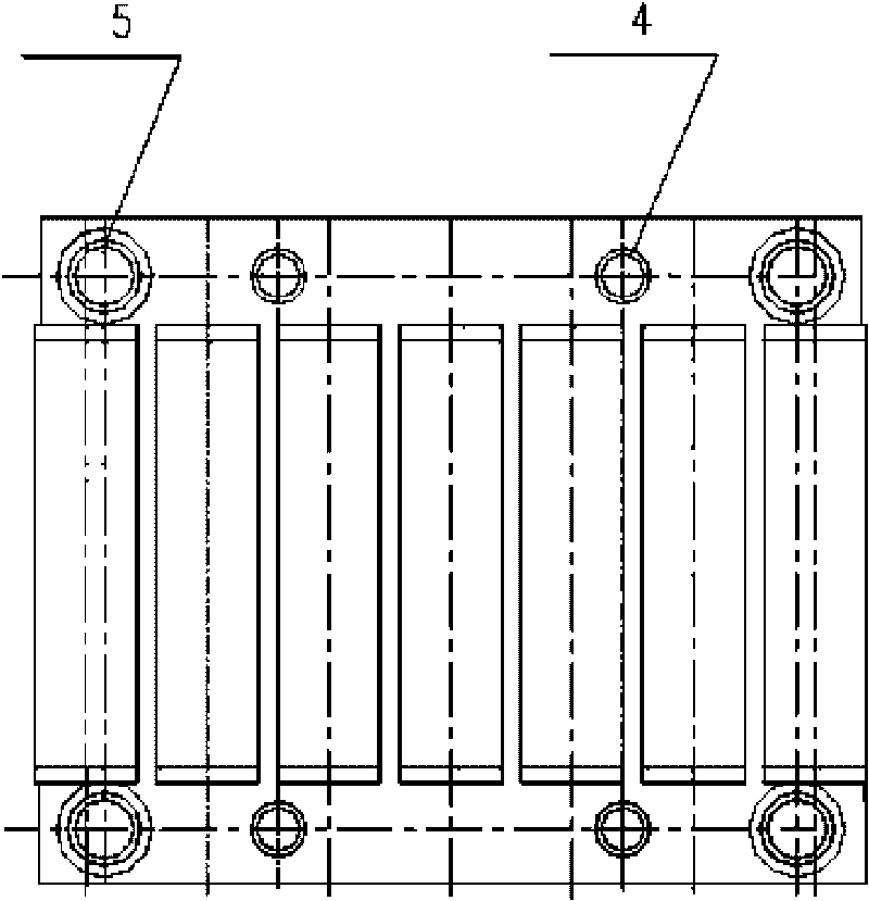 Method for automatically detecting and controlling segment roll gap by adopting balancing oil cylinder