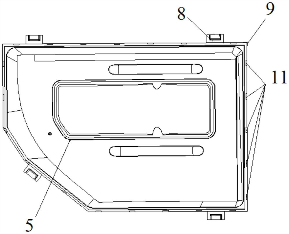 Two-piece one-die forming method for mutually symmetrical characteristic pieces