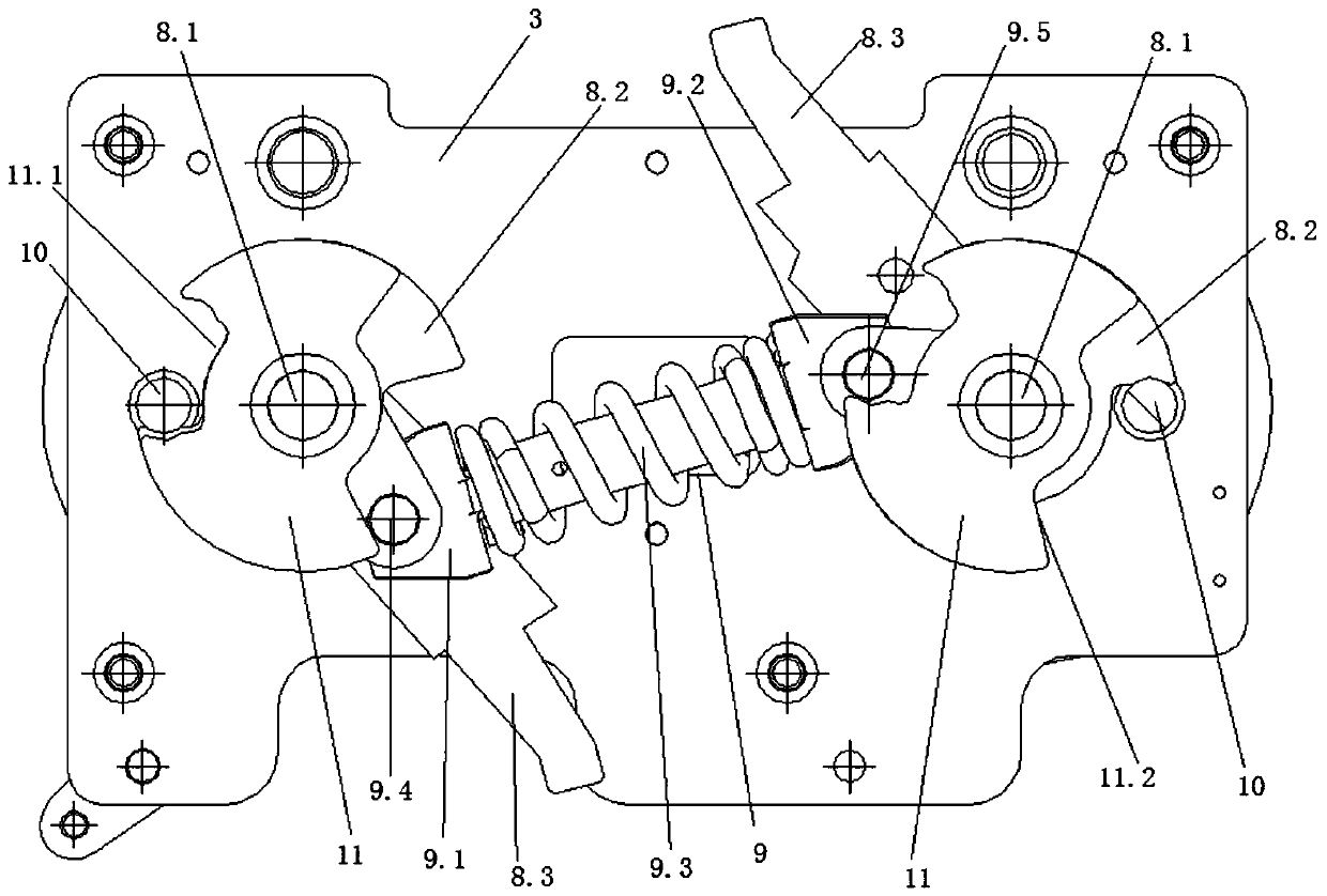 A two-way operating mechanism