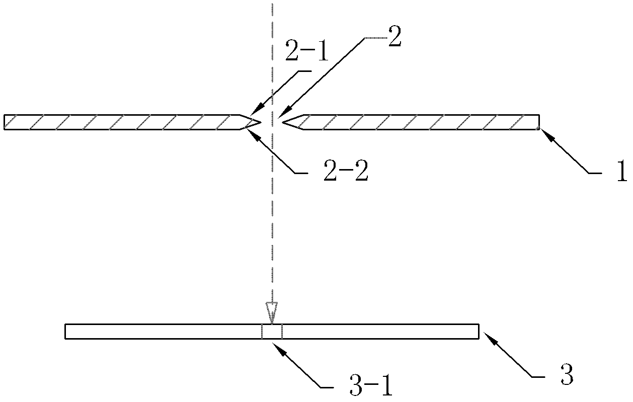 Solar photovoltaic plate solar orientation adjusting device and adjusting method employing same