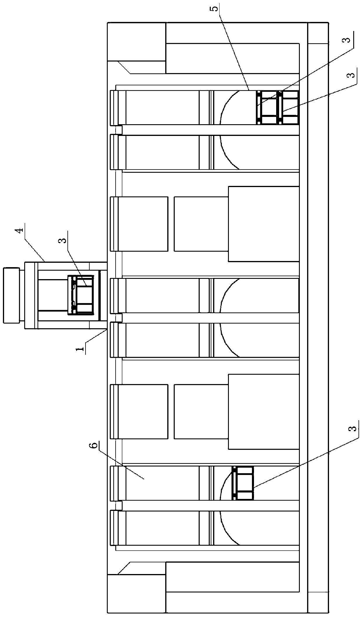 Fish collecting device suitable for established hydropower station, and fish collecting method