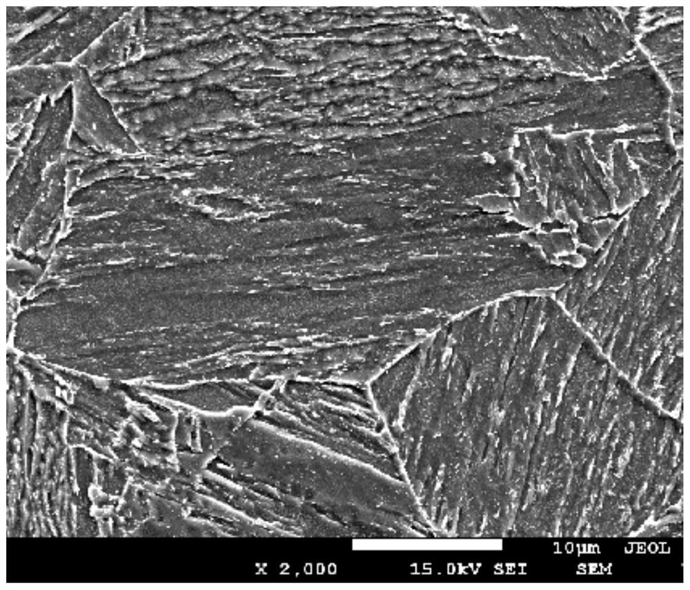 A large-thickness high-strength steel plate with a lamellar tear resistance yield strength of 960mpa and its production method