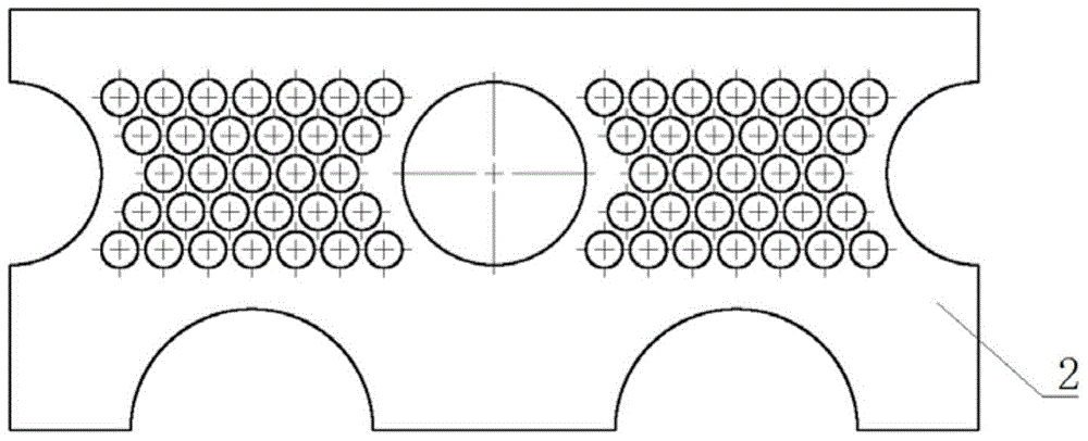 A device for reducing the fluctuation range of the liquid level on the tray