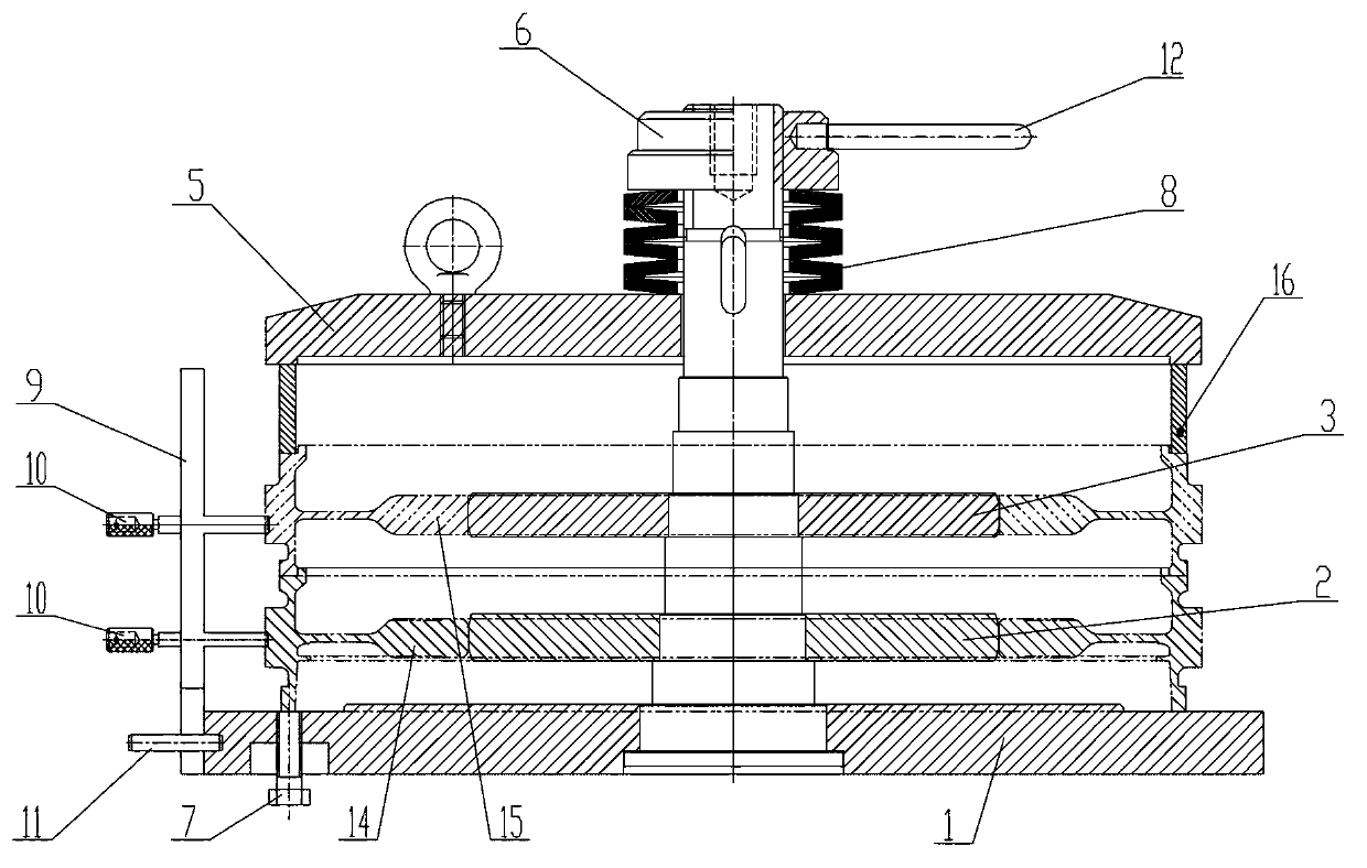 Tool of low-pressure hub and heat treatment method for forming low-pressure hub