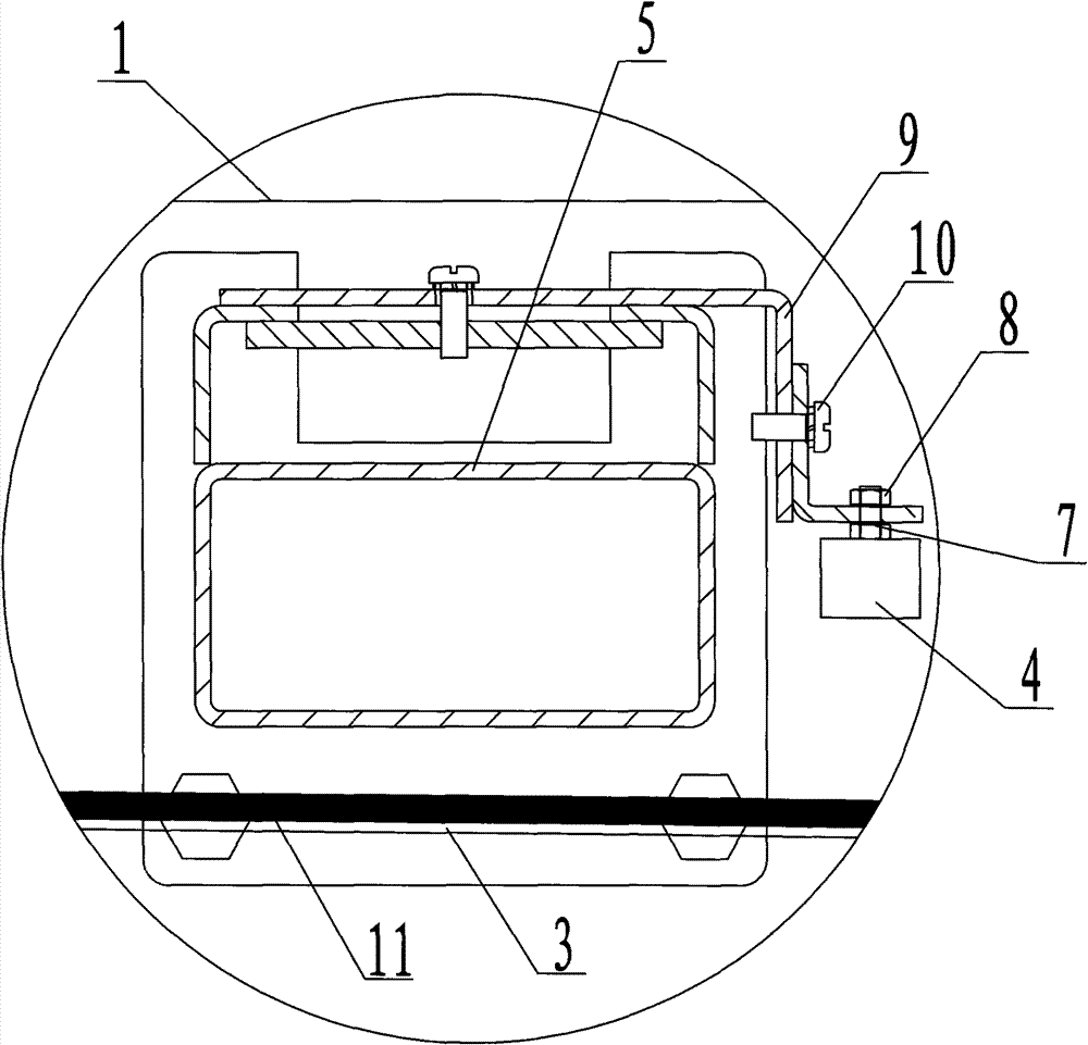 Electrostatic degaussing device used on clothes-folding machine