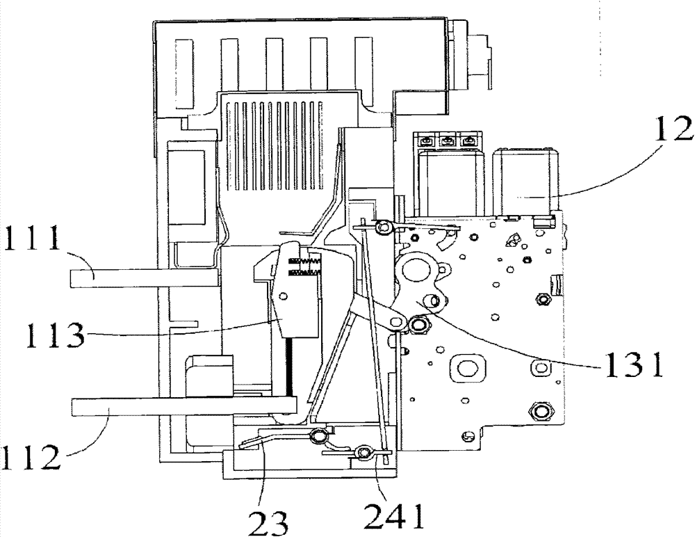 Frame-type circuit breaker with mechanical short-circuit self-locking function