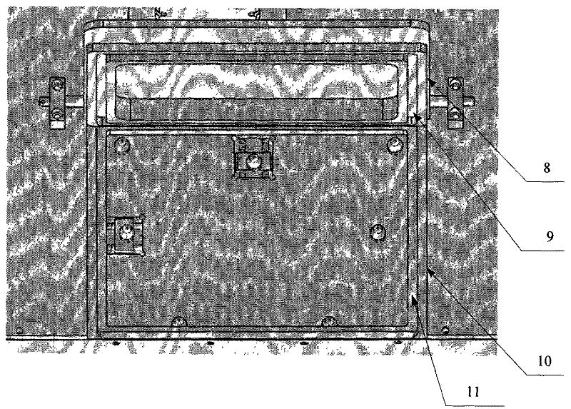 The clamping device for clamping the enzyme plate in the chemiluminescence immunoassay analyzer