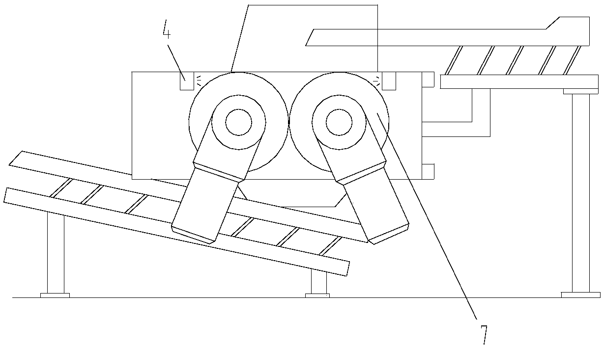 Novel combined nozzle of tobacco stem pressing machine