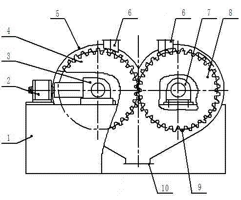 Automatic compression roller gap regulation meshing type extruding and crushing machine