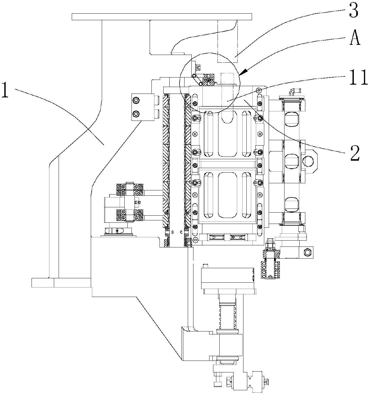 Bottle blowing machine provided with clamping mechanism