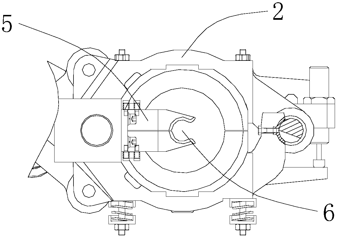 Bottle blowing machine provided with clamping mechanism