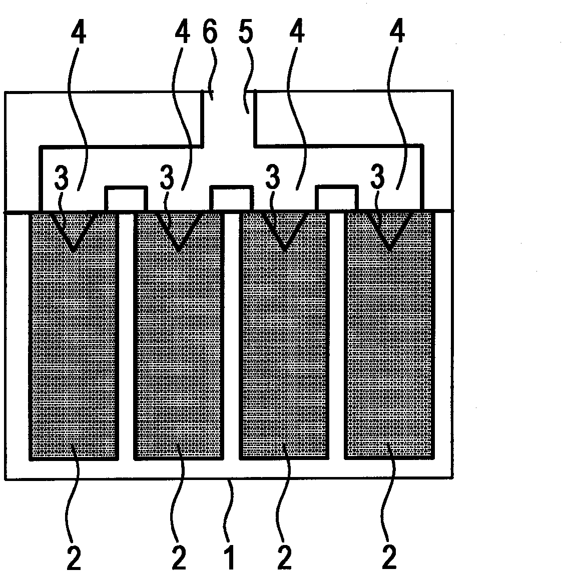 Battery having a protection from adjacent cells in case of discharge of a battery cell