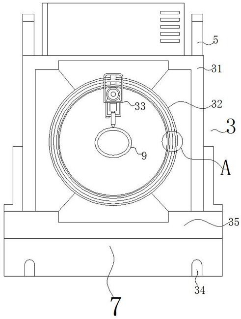 Automatic pipe welding machine with pipe clamping structure