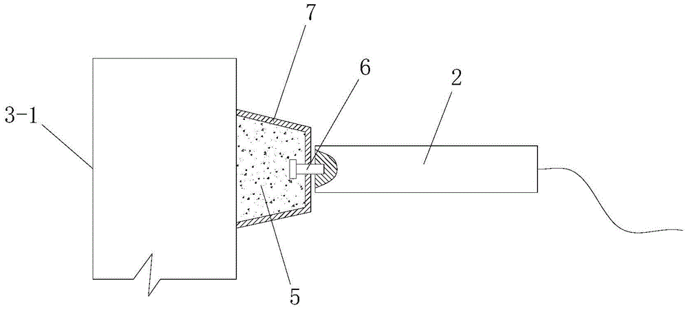 A hydraulic fracturing microseismic monitoring device and monitoring method