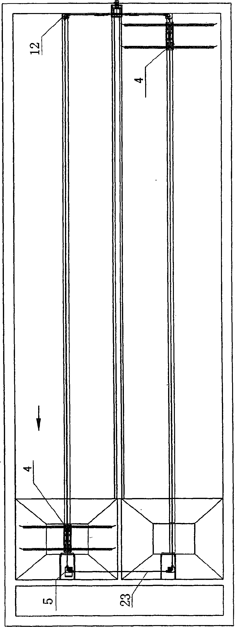 Trolley-type chain mud scraper