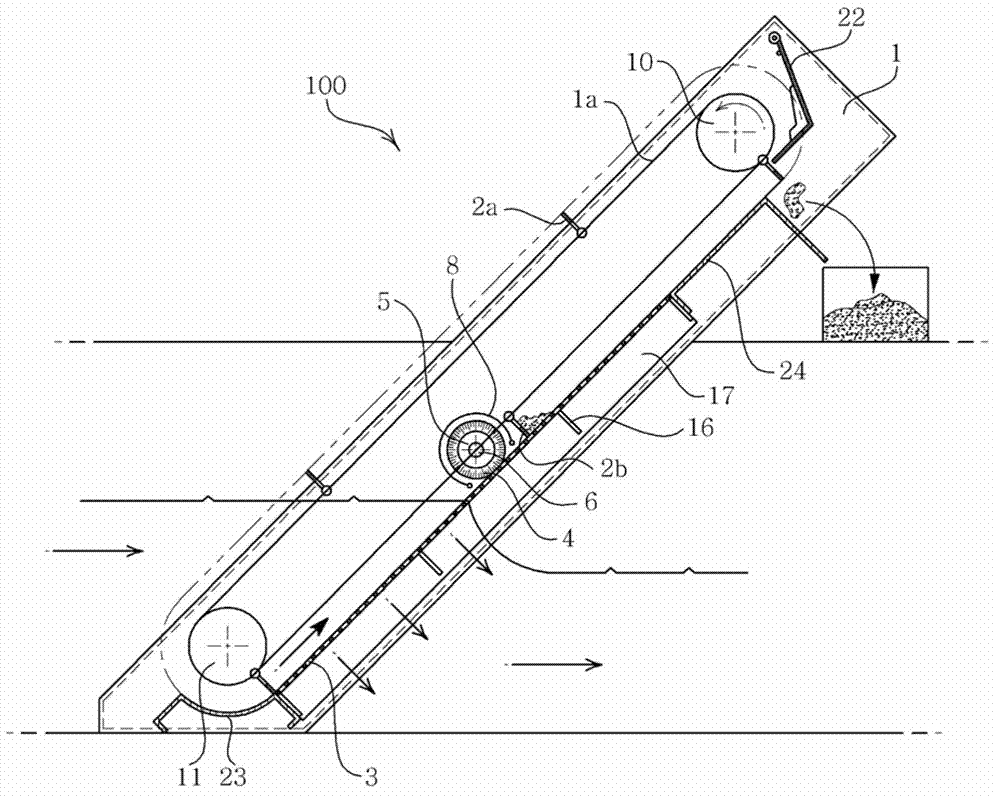 Inclined mesh panel type filtering apparatus