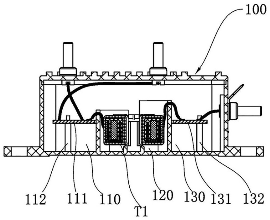 A self-powered DC voltage measurement control circuit and measurement device