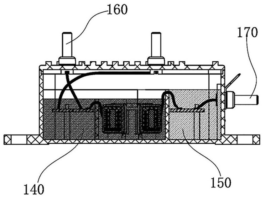 A self-powered DC voltage measurement control circuit and measurement device