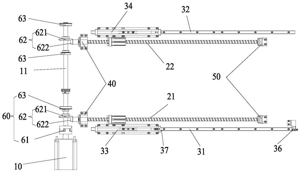 Feeding device and automatic template sewing machine with same