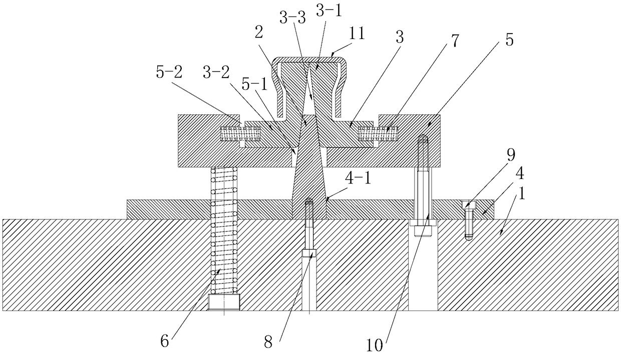 Material returning structure used for progressive die U-shaped sheet metal part, material returning method and application