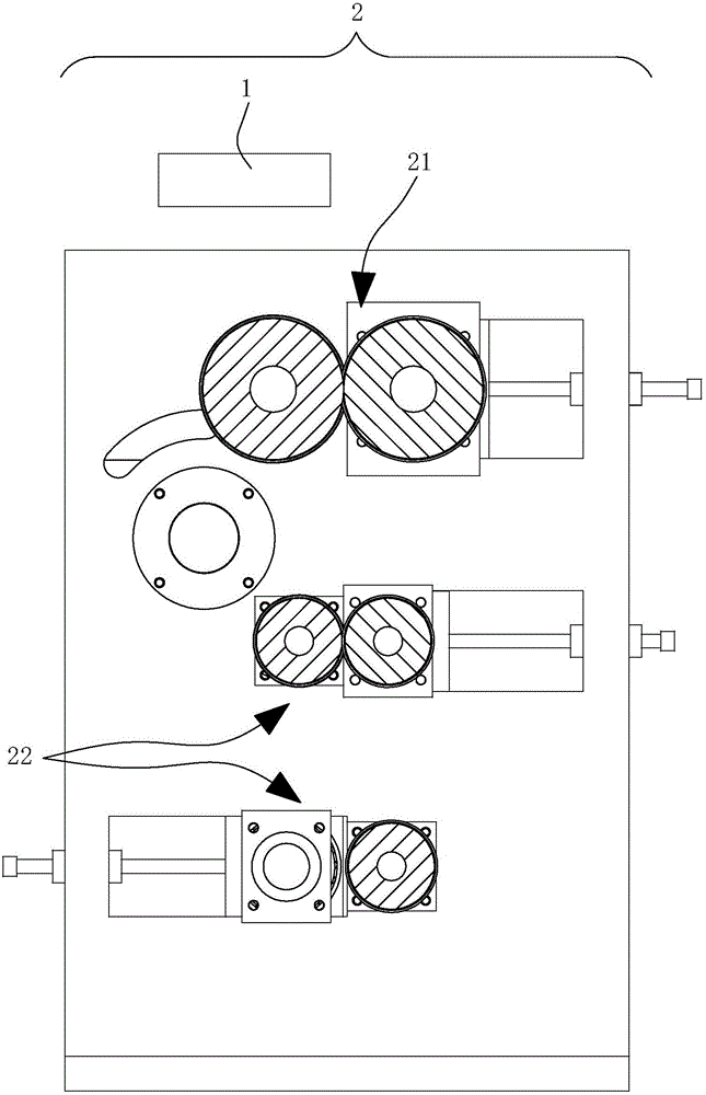 Full-automatic plastics rolling moulder capable of precise length control