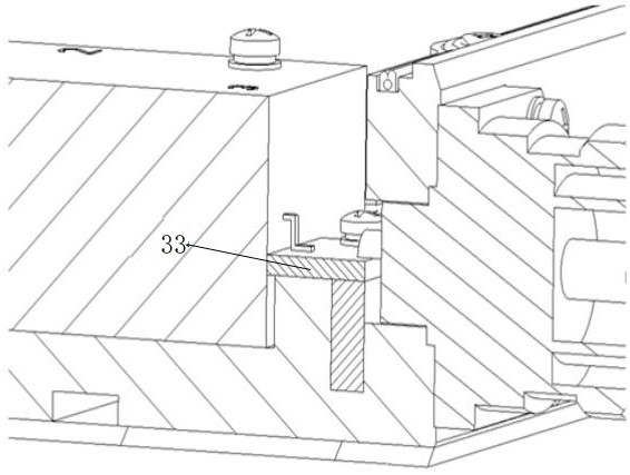 A connection interface between a different-plane circulator and a power amplifier assembly