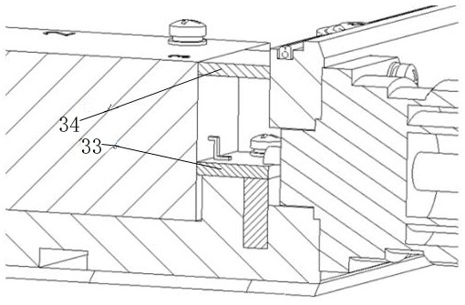 A connection interface between a different-plane circulator and a power amplifier assembly