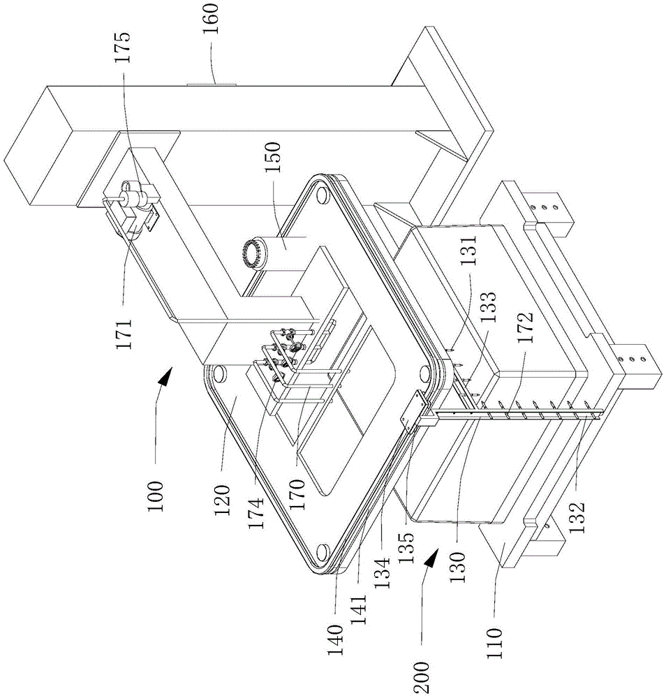 Spraying device and spraying method thereof