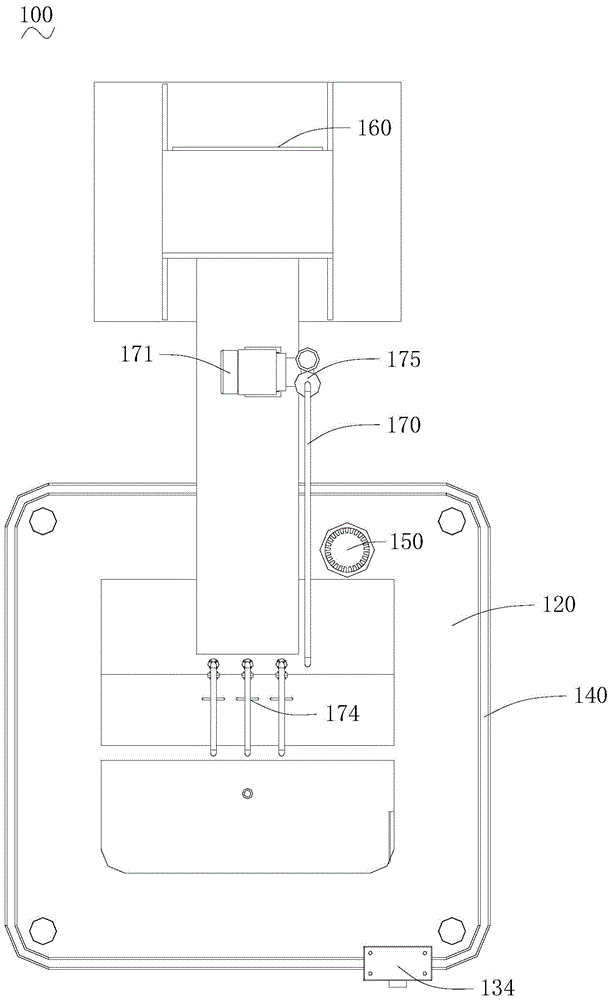 Spraying device and spraying method thereof