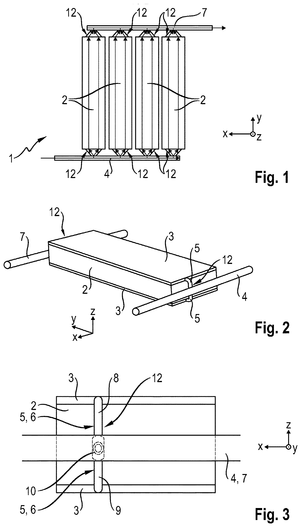 High-voltage battery having a plurality of battery modules and heat sinks