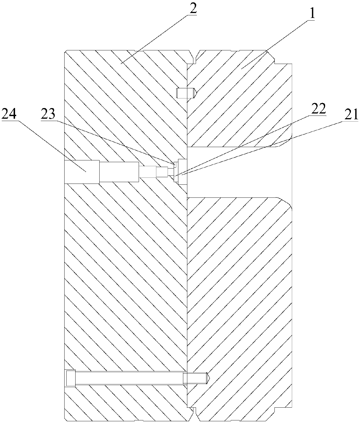 Shielding-type aluminum squeezing die with small opening and large pressure-bearing face