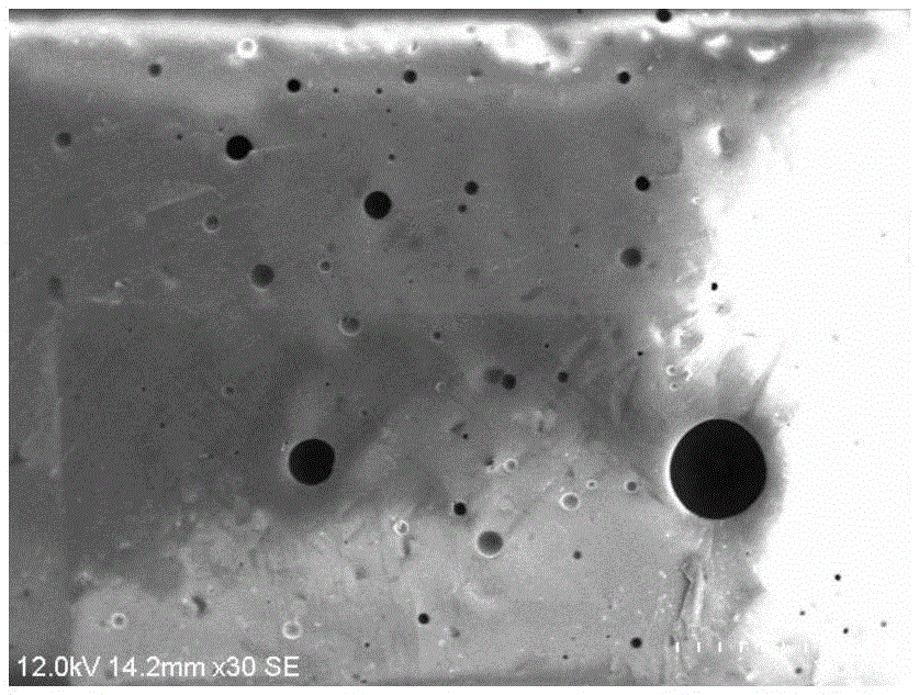 Silver alloy and method for preparing high-temperature transparent enamel decorating silver jewelry by using silver alloy