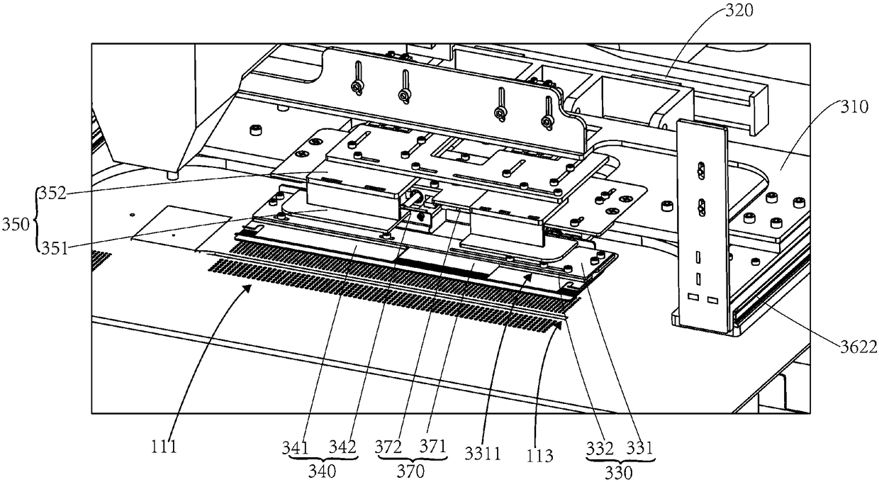 Cutting piece folding sewing mechanism and cutting piece folding sewing method